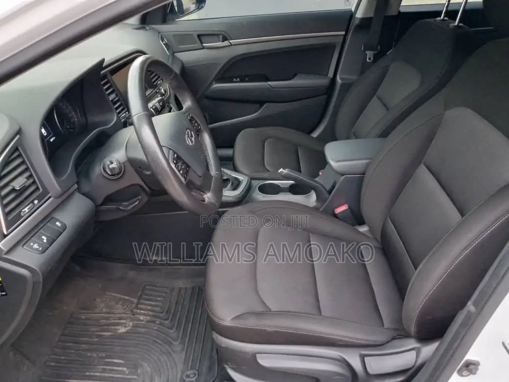 Hyundai Elantra SE Sedan FWD (2.0L 4cyl 6M) 2017 White