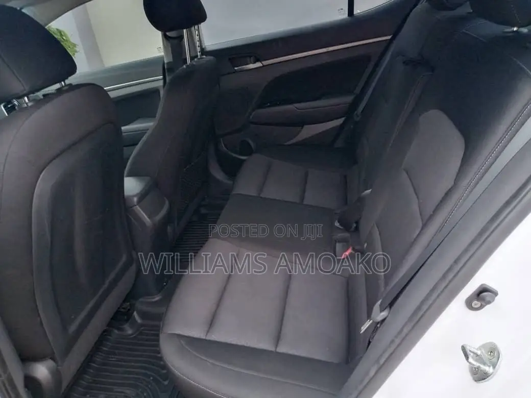 Hyundai Elantra SE Sedan FWD (2.0L 4cyl 6M) 2017 White
