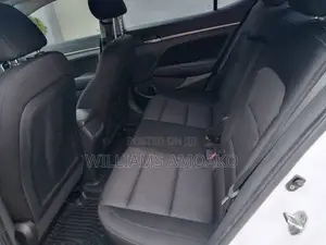 Hyundai Elantra SE Sedan FWD (2.0L 4cyl 6M) 2017 White