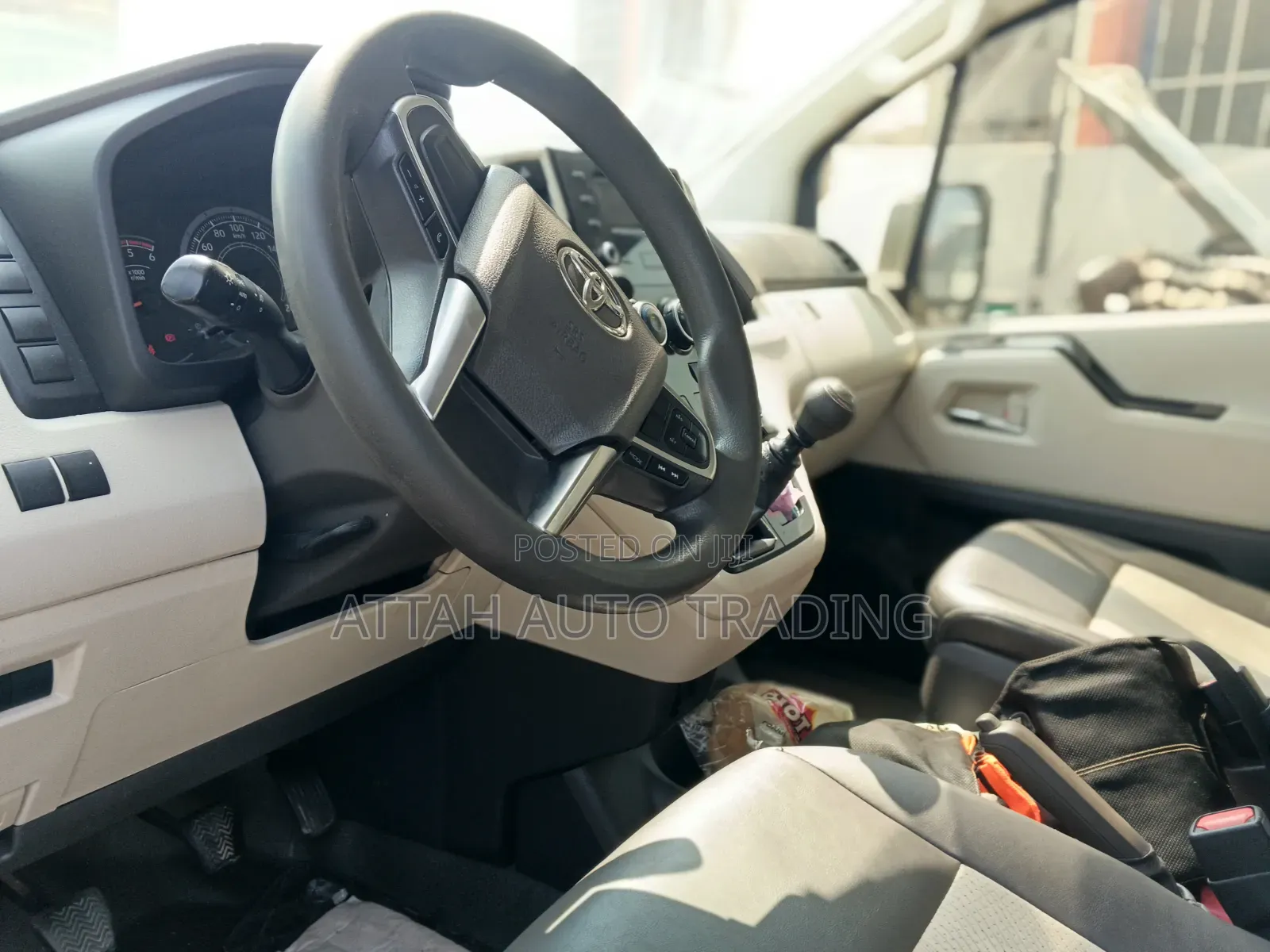 Toyota HiAce 2022 White