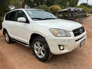 Toyota RAV4 2010 White