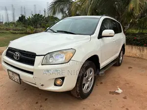 Toyota RAV4 2010 White