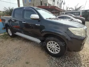 Toyota Hilux 2015 Black