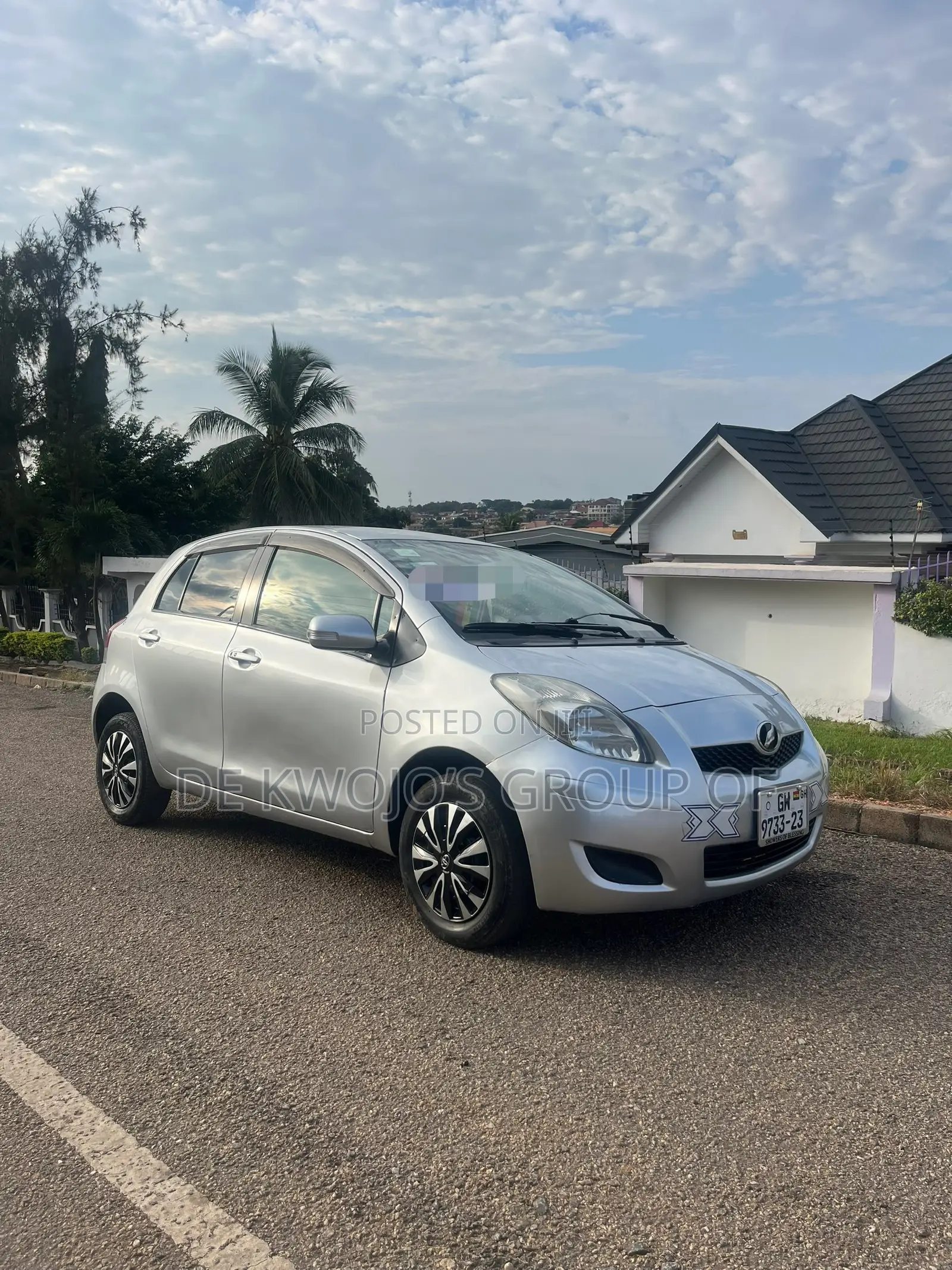 Toyota Vitz 2010 Silver
