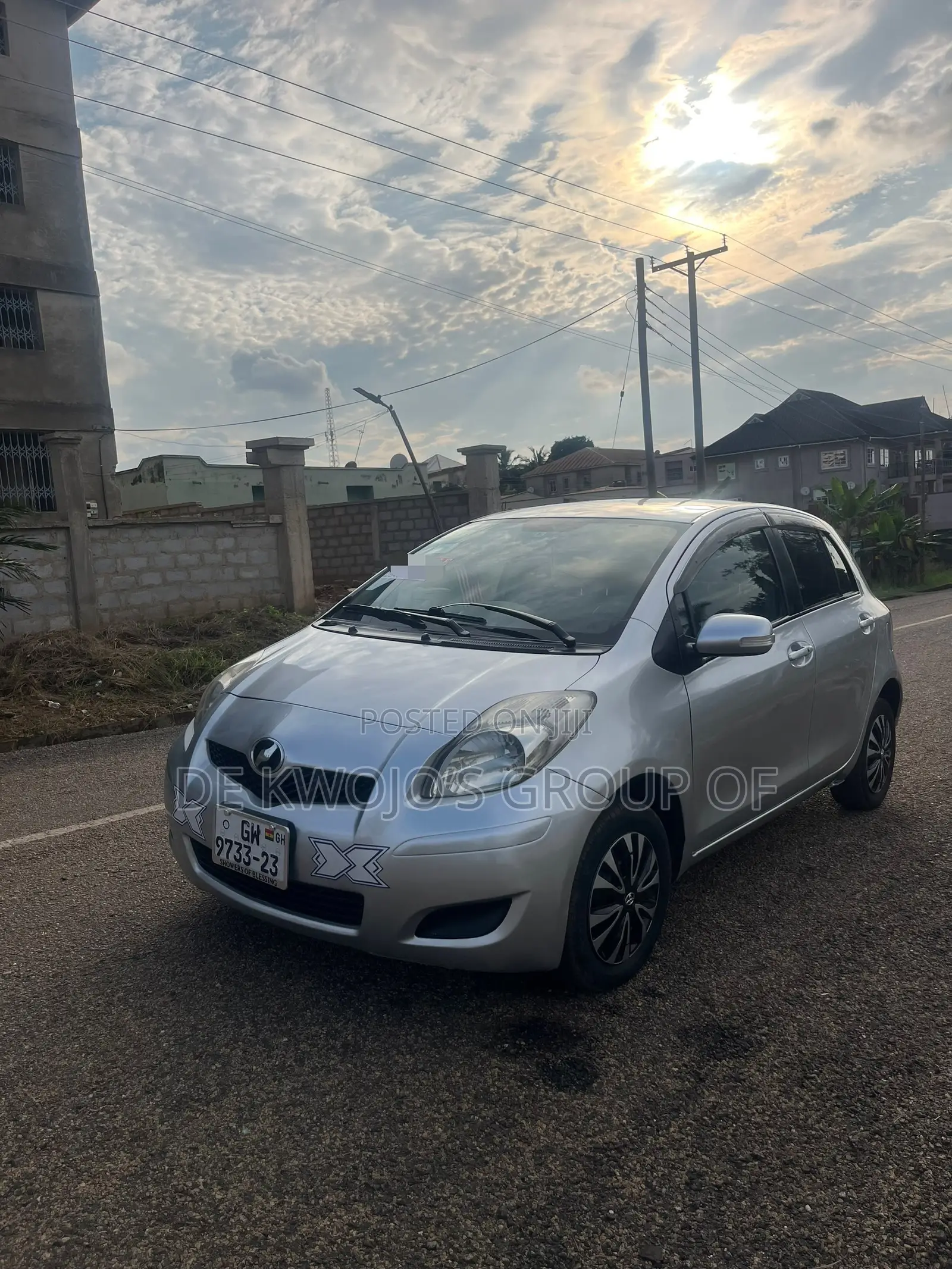 Toyota Vitz 2010 Silver