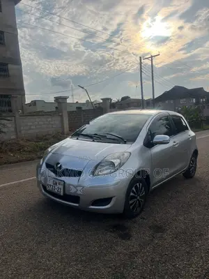Toyota Vitz 2010 Silver