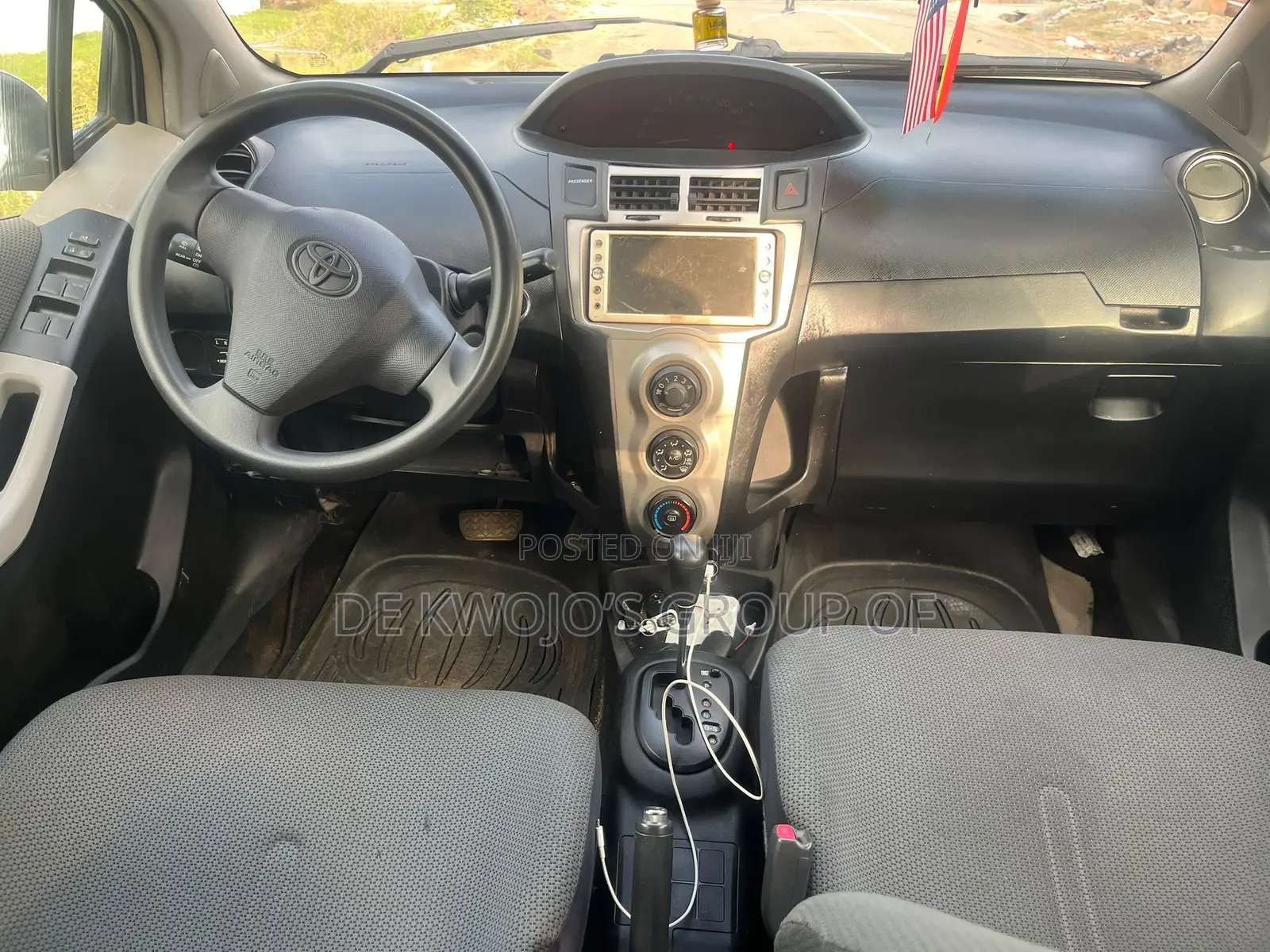 Toyota Vitz 2010 Silver