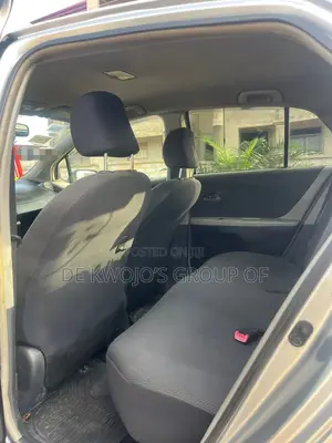 Toyota Vitz 2010 Silver