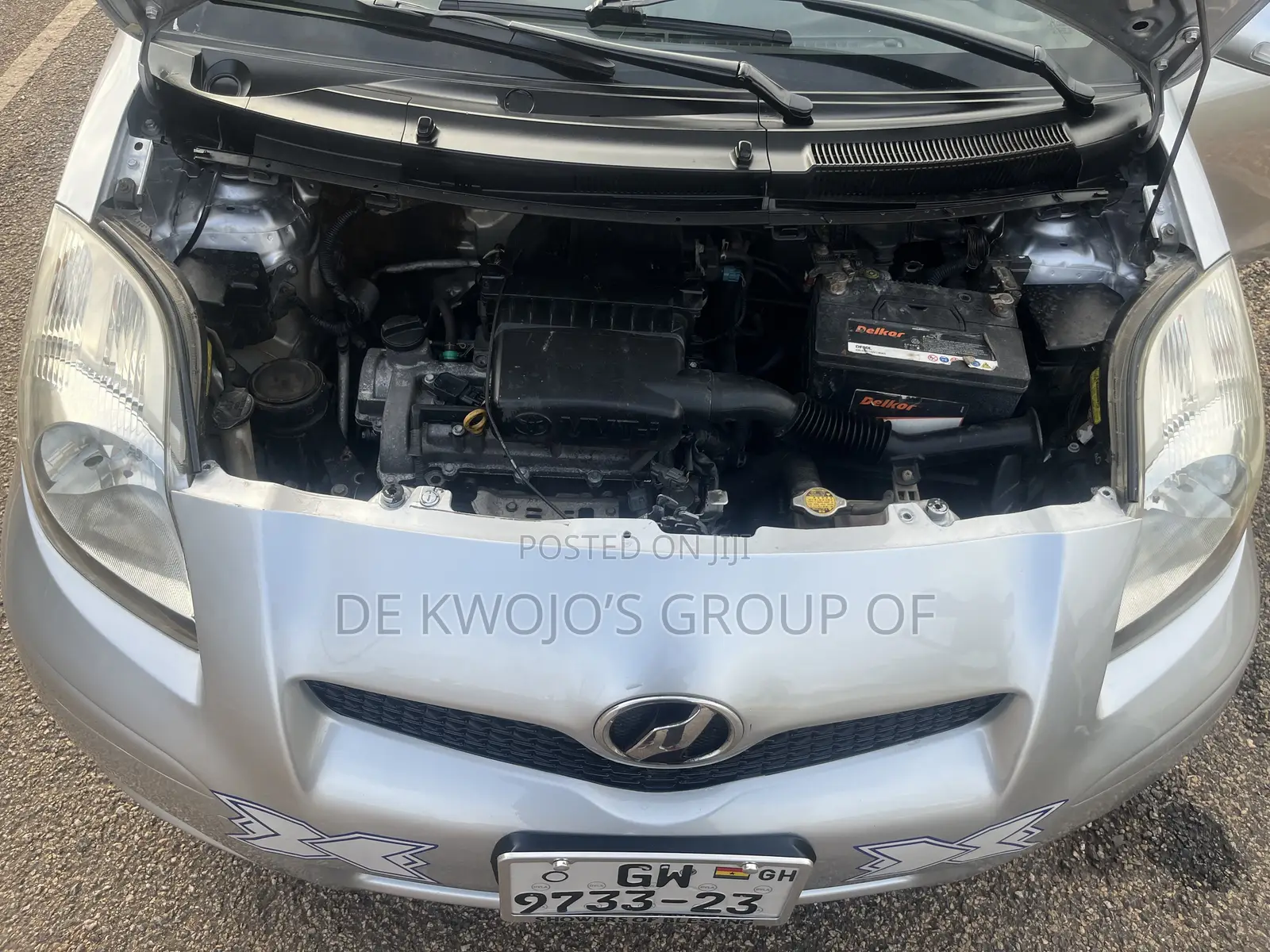 Toyota Vitz 2010 Silver