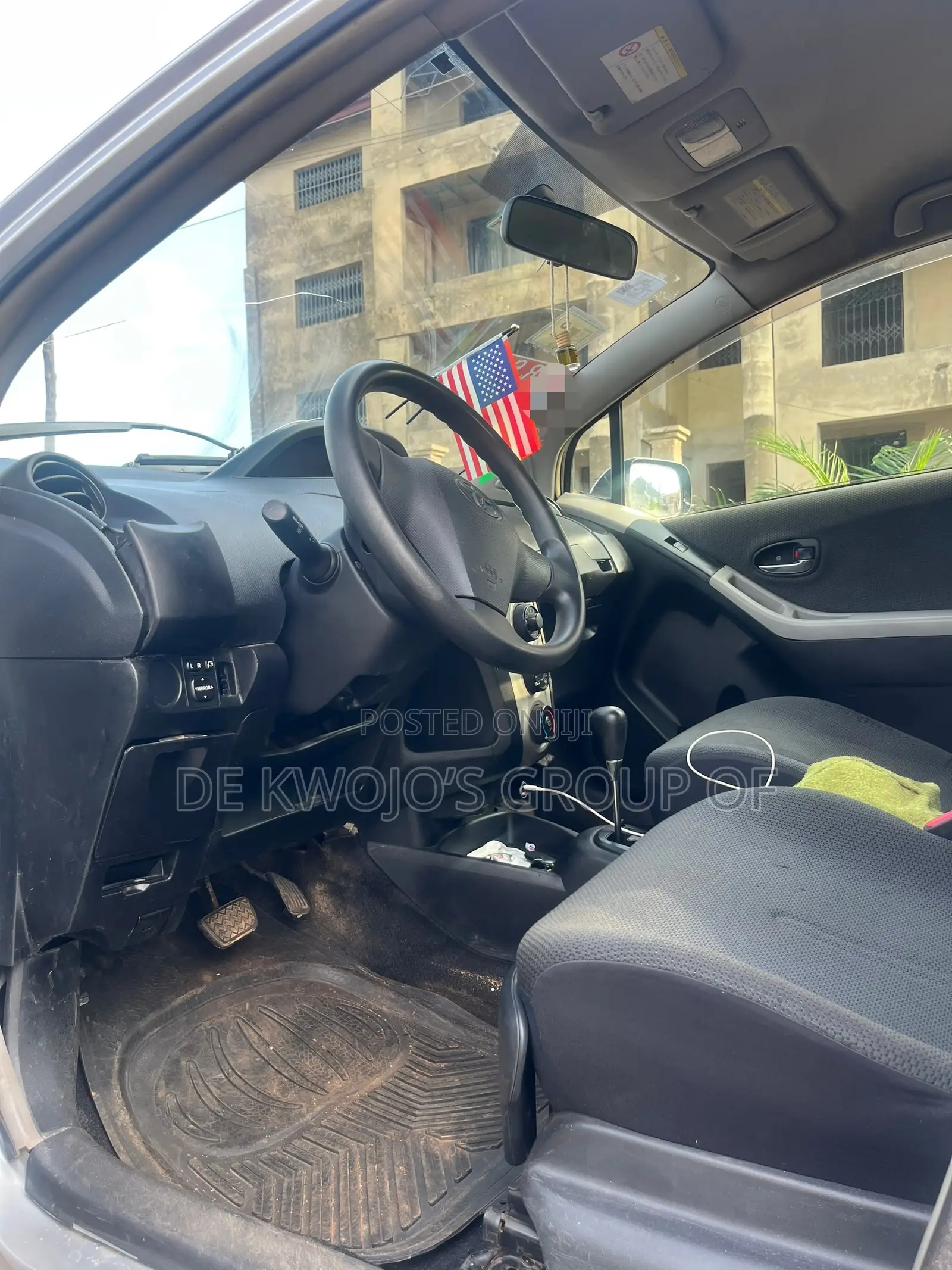 Toyota Vitz 2010 Silver