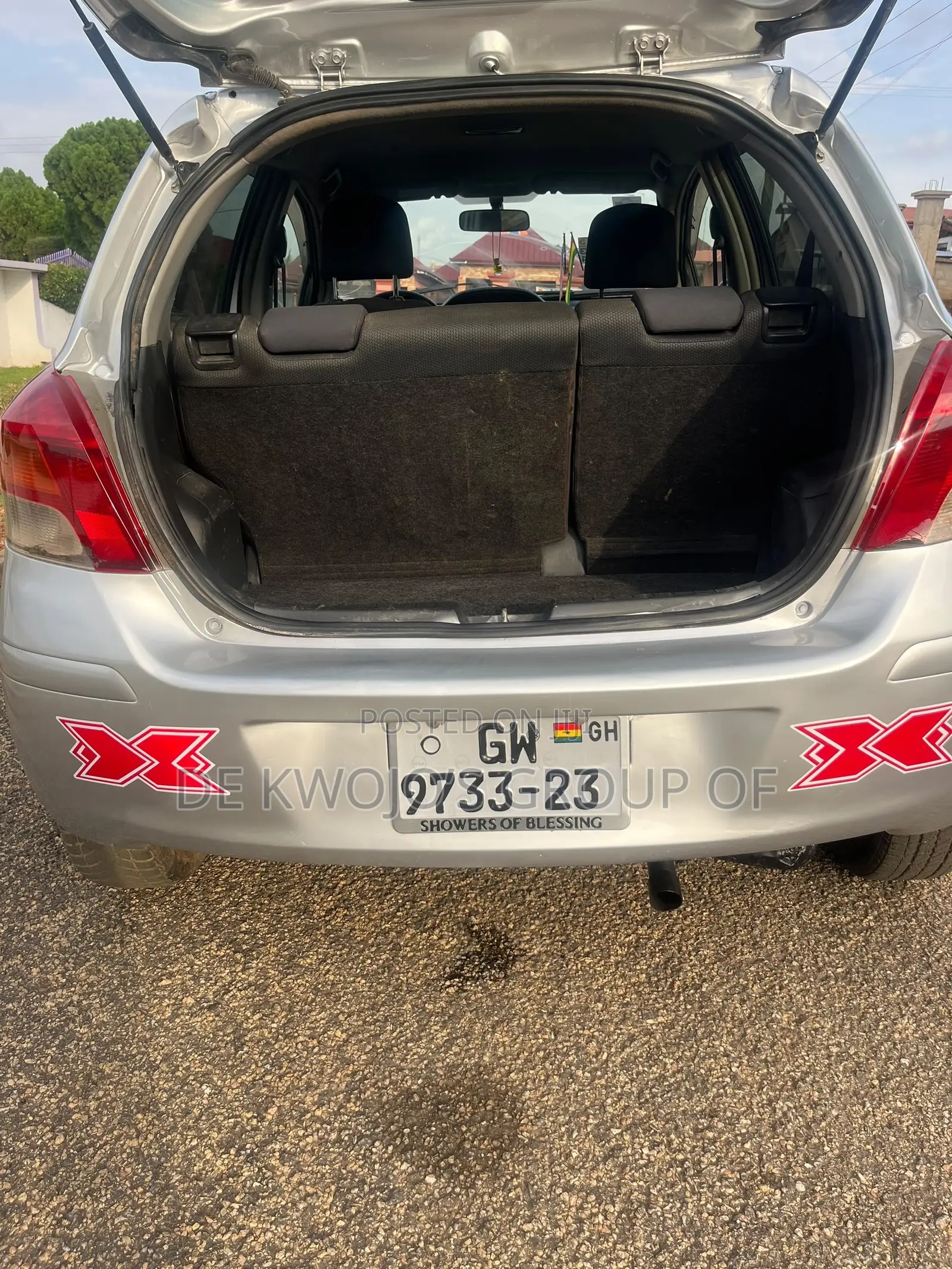 Toyota Vitz 2010 Silver