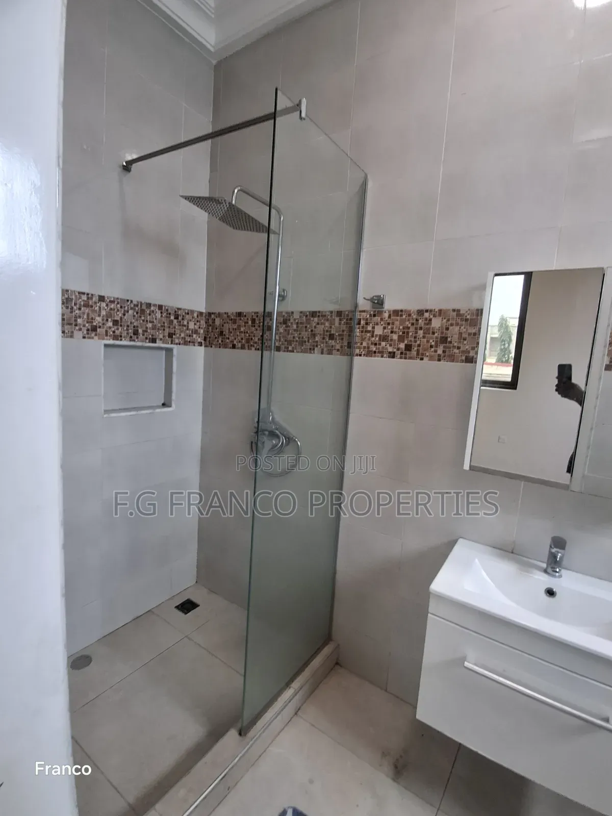 2bdrm Apartment in Kg. Franco, Airport Residential Area for rent
