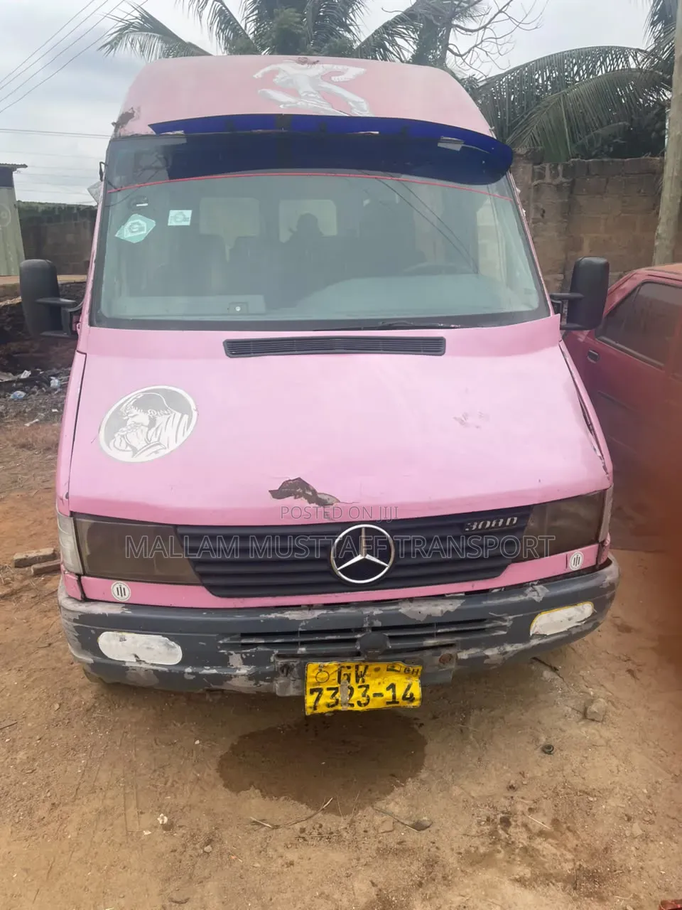 Mercedes-Benz Sprinter 2014 Pink