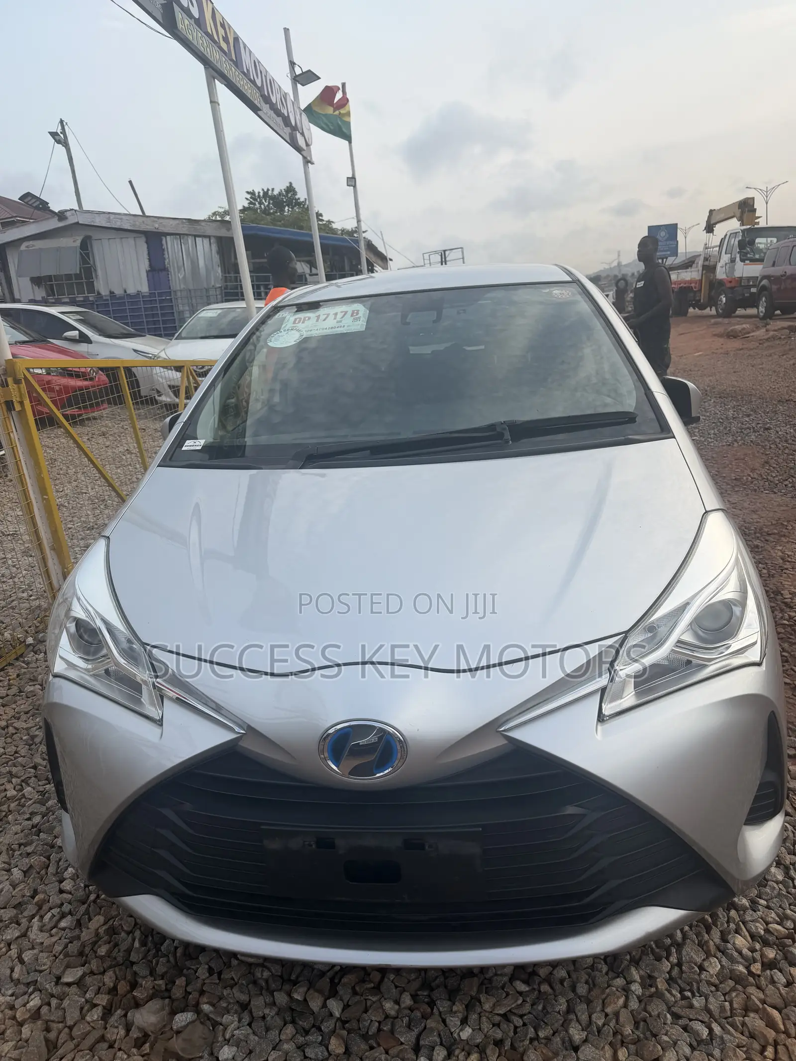 Toyota Vitz 1.5 FWD Hybrid 5dr 2017 Silver