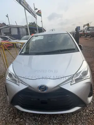 Toyota Vitz 1.5 FWD Hybrid 5dr 2017 Silver