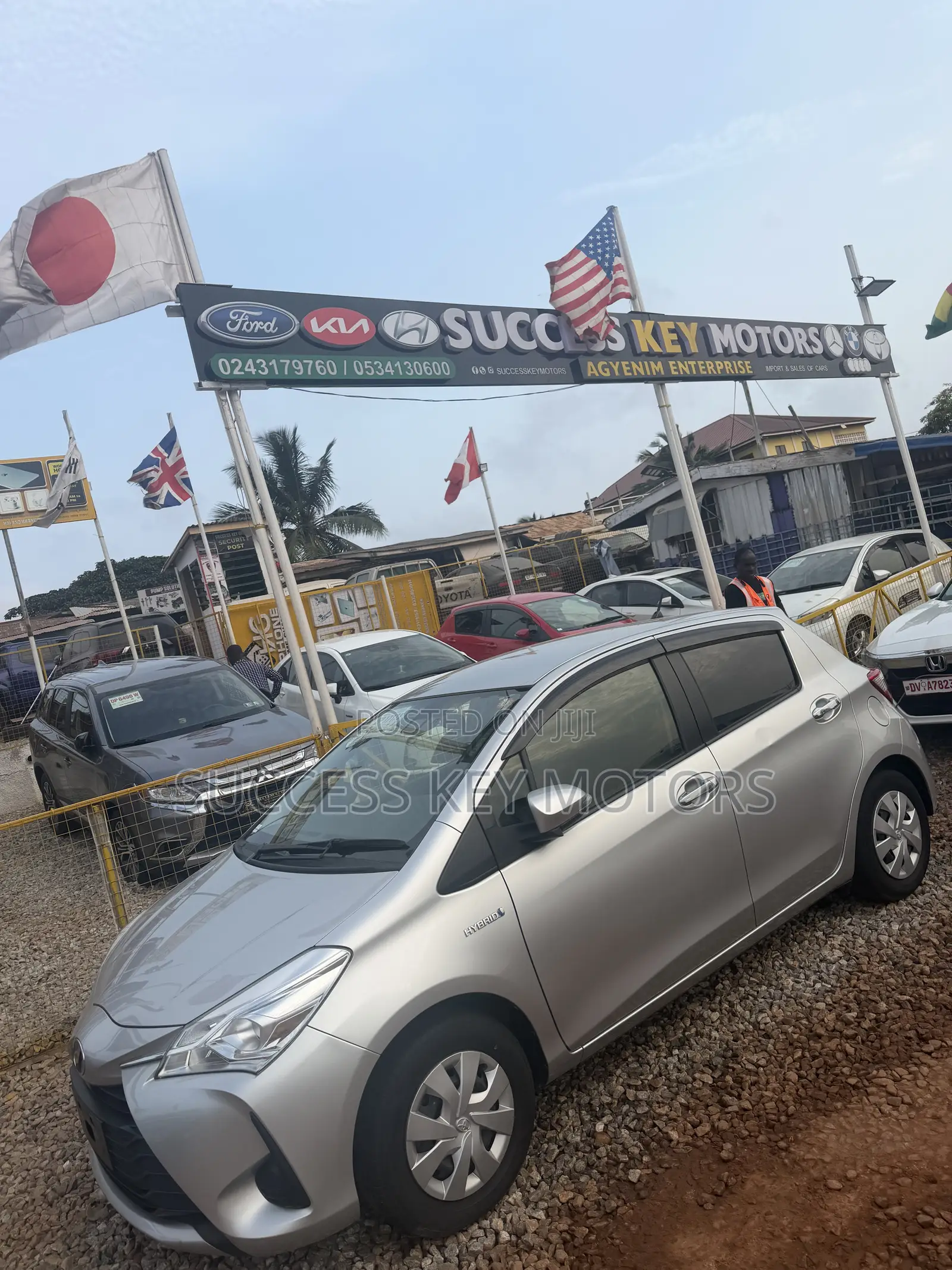 Toyota Vitz 1.5 FWD Hybrid 5dr 2017 Silver