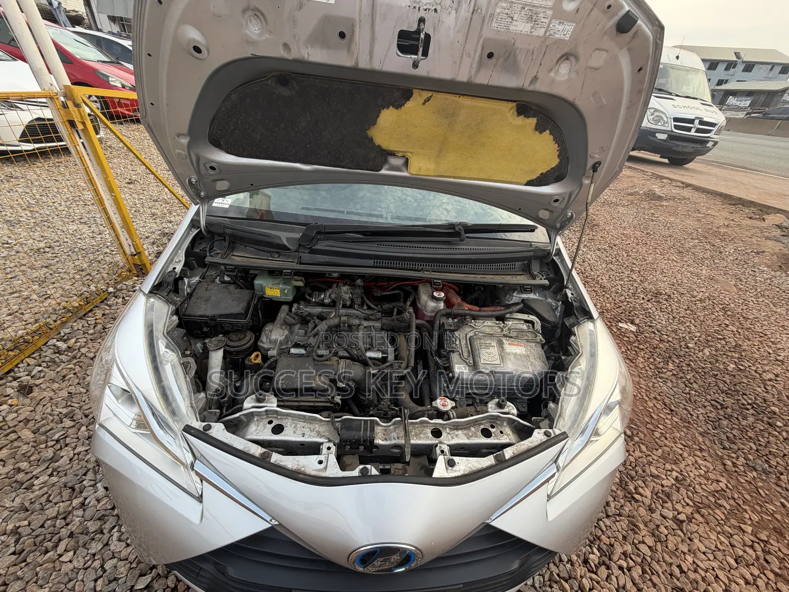 Toyota Vitz 1.5 FWD Hybrid 5dr 2017 Silver