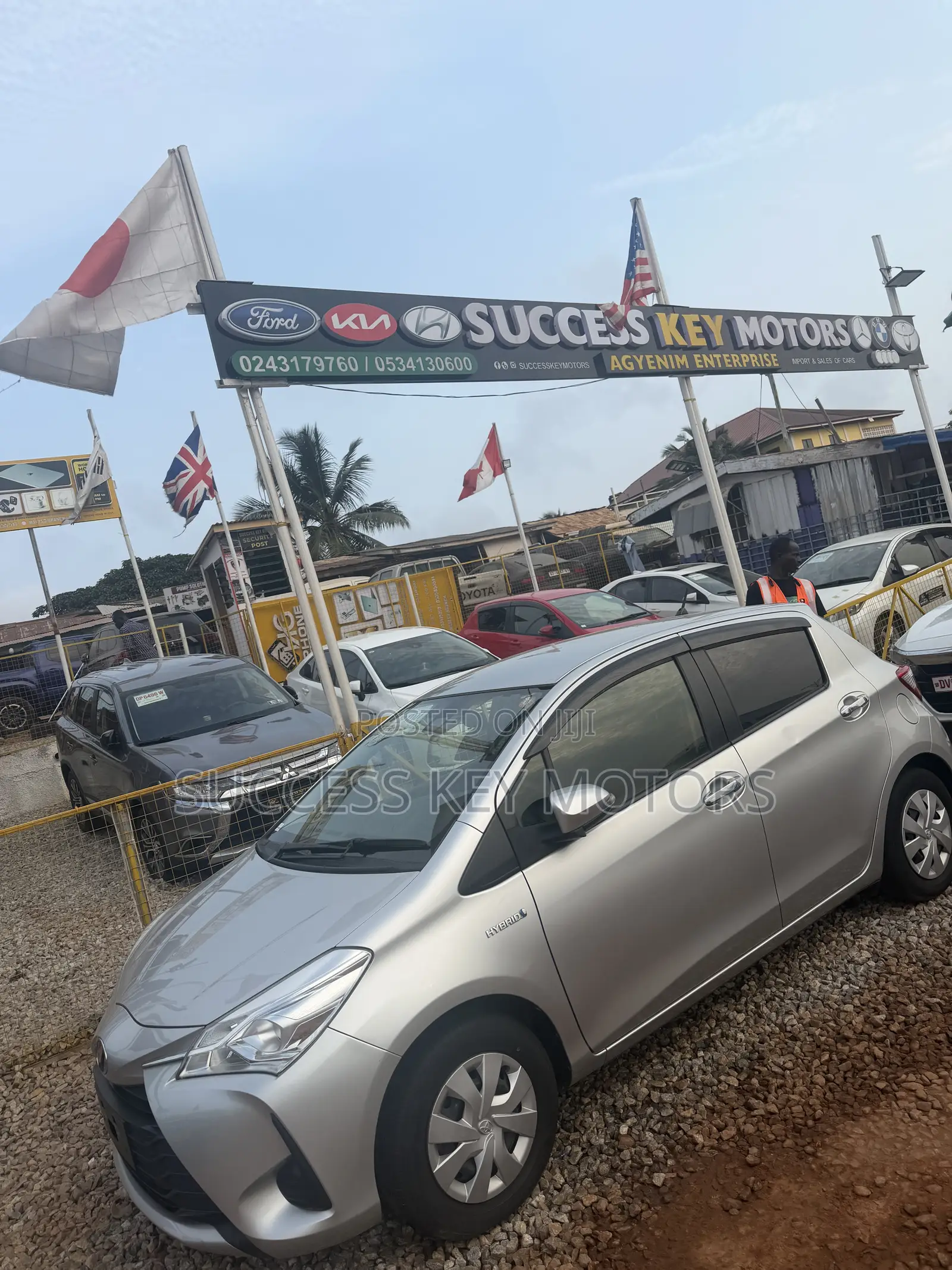 Toyota Vitz 1.5 FWD Hybrid 5dr 2017 Silver