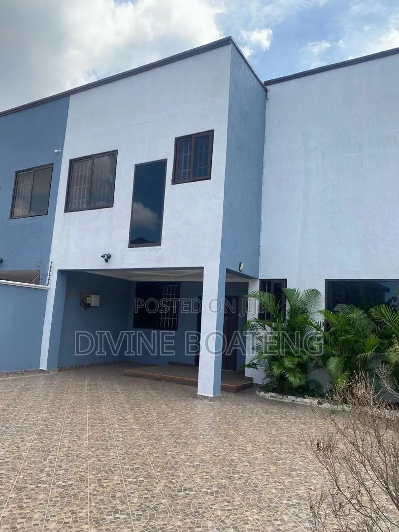3bdrm House in Behind King’S, Accra Metropolitan for rent