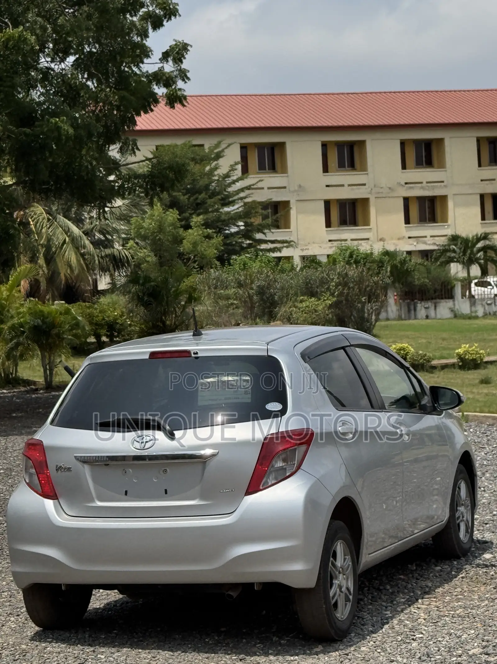 Toyota Vitz 1.3 AWD 5dr 2014 Silver