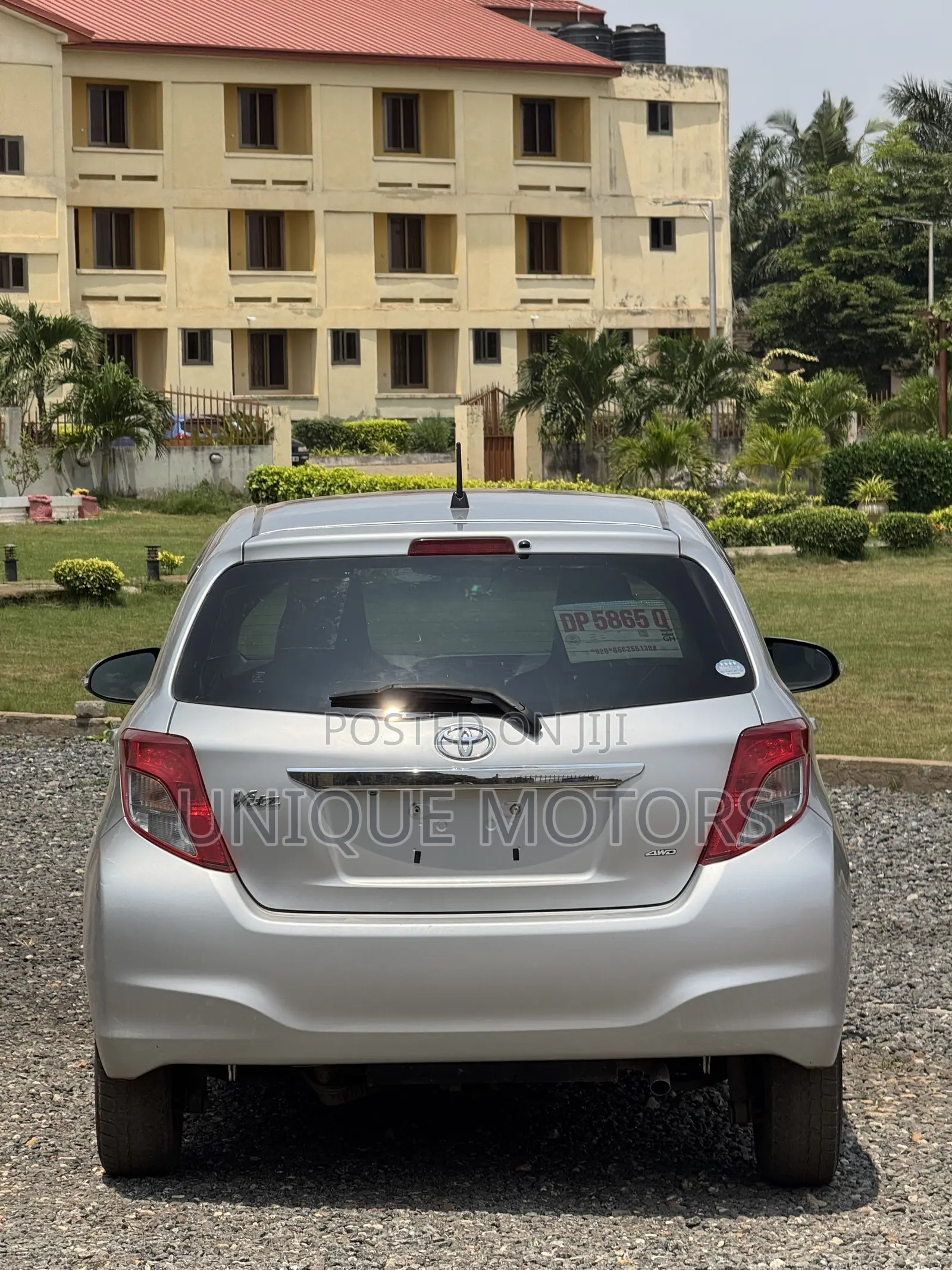 Toyota Vitz 1.3 AWD 5dr 2014 Silver