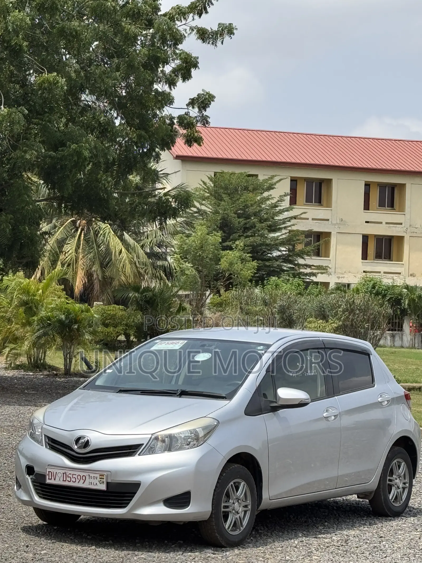 Toyota Vitz 1.3 AWD 5dr 2014 Silver