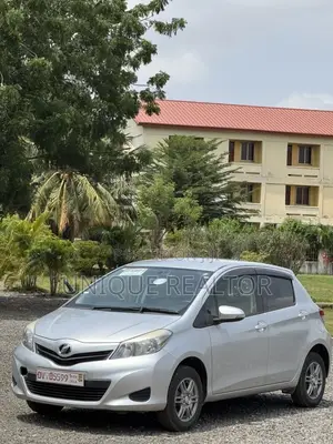 Toyota Vitz 1.3 AWD 5dr 2014 Silver