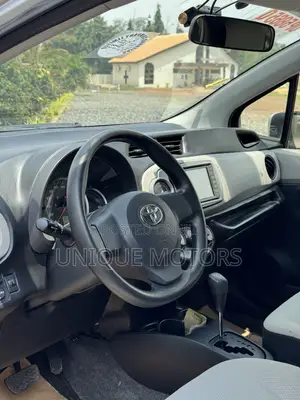 Toyota Vitz 1.3 AWD 5dr 2014 Silver
