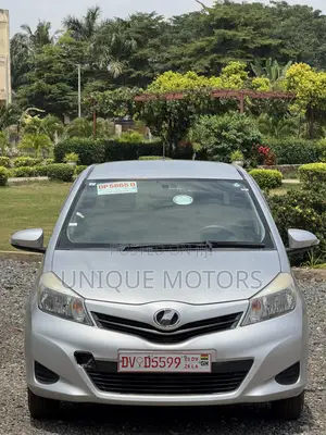 Toyota Vitz 1.3 AWD 5dr 2014 Silver
