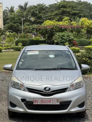 Toyota Vitz 1.3 AWD 5dr 2014 Silver