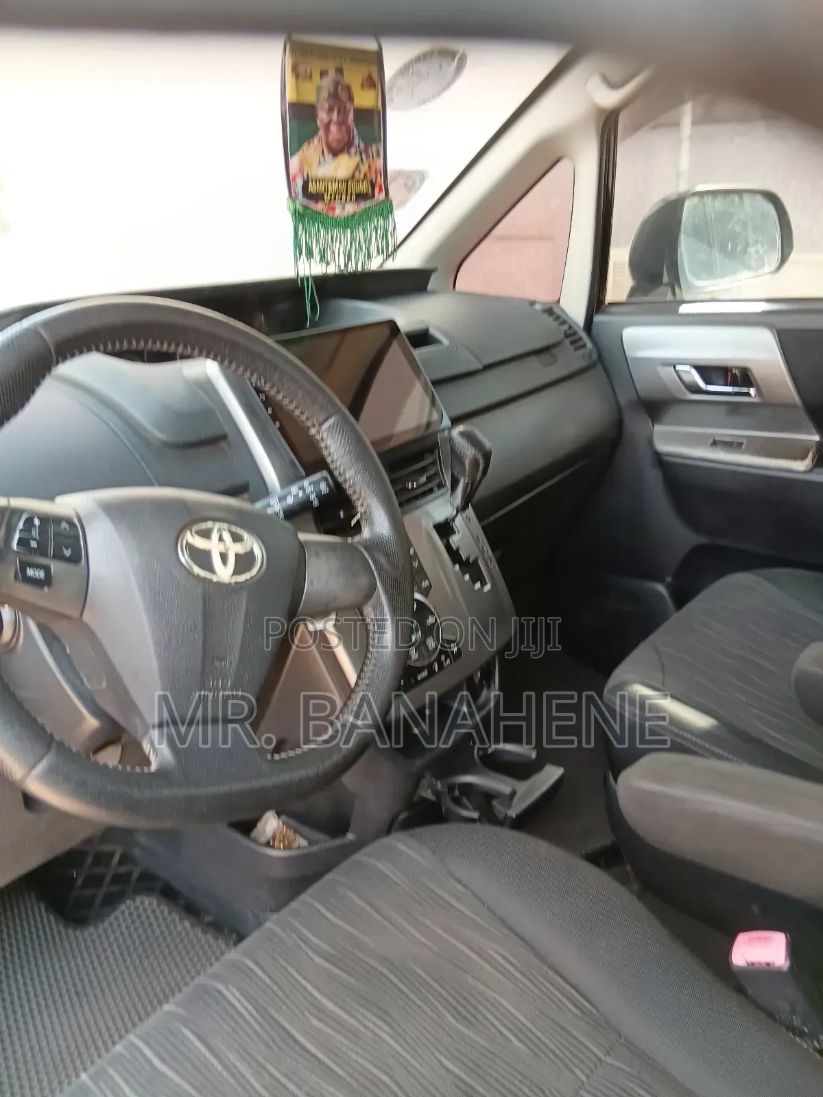 Toyota Voxy V 2WD 8-Seater 2014 Black