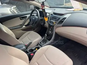 Hyundai Elantra Limited 4dr Sedan (1.8L 4cyl 6A) 2015 Red