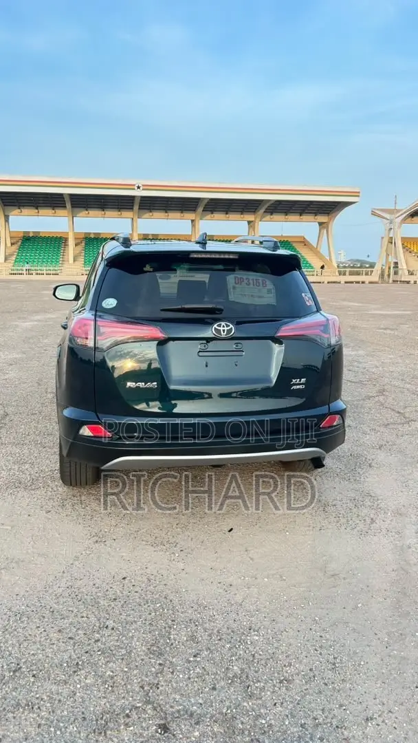 Toyota RAV4 XLE 4dr SUV AWD (2.5L 4cyl 6A) 2018 Black