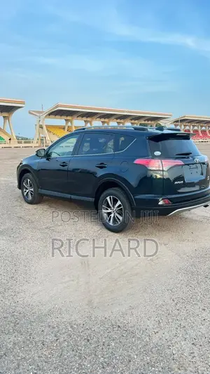 Toyota RAV4 XLE 4dr SUV AWD (2.5L 4cyl 6A) 2018 Black