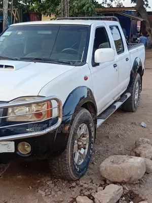 Nissan Hardbody 2010 White
