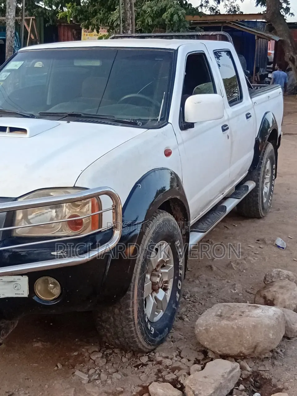 Nissan Hardbody 2010 White