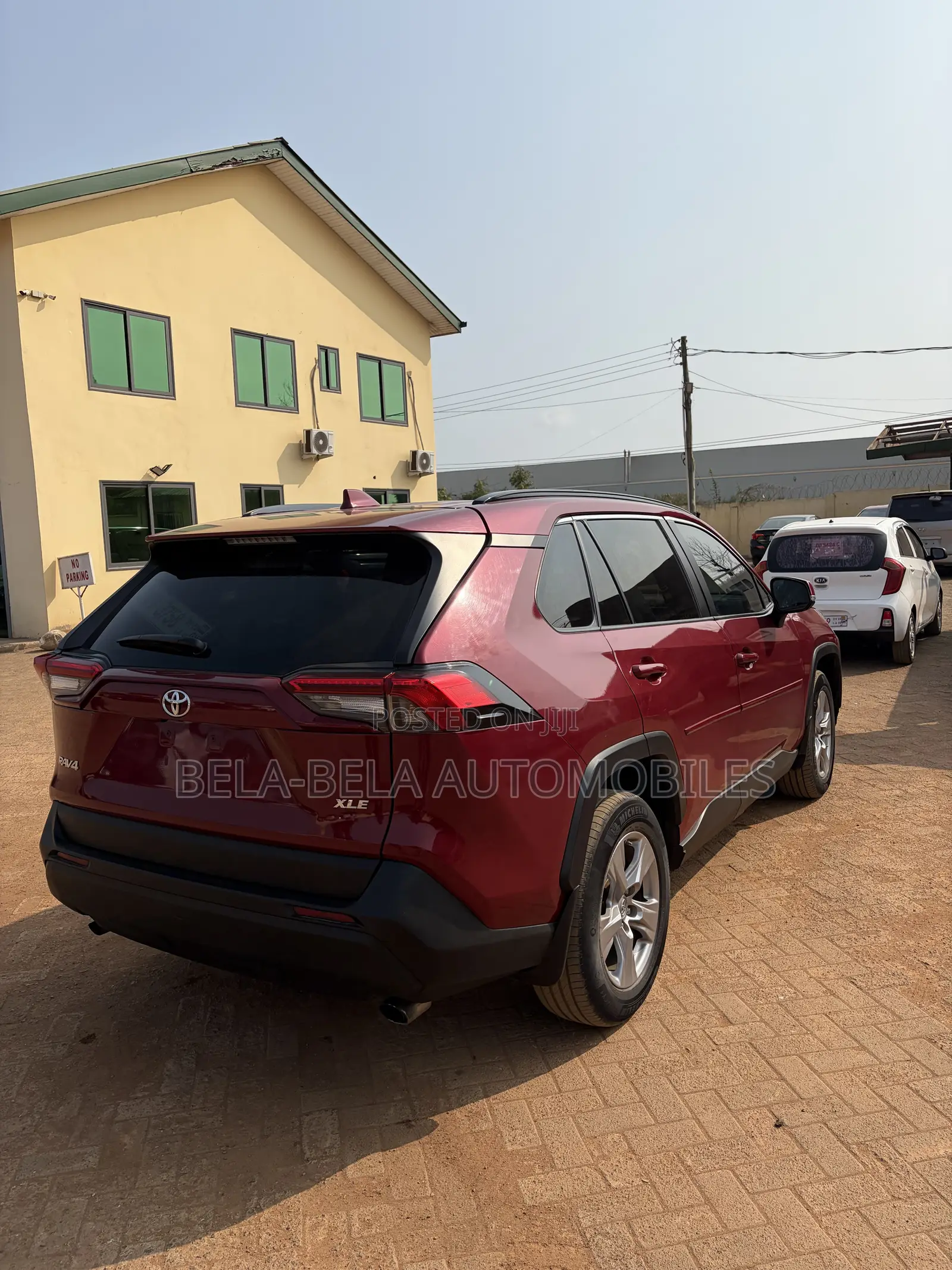 Toyota RAV4 XLE AWD 2020 Red