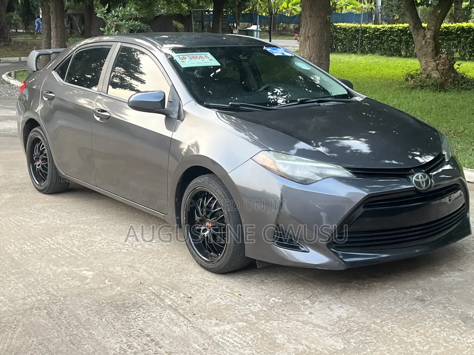Toyota Corolla LE ECO w/Package 1 4dr Sedan (1.8L 4cyl CVT) 2017 Gray