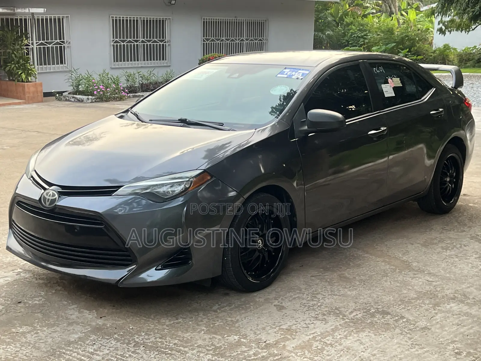 Toyota Corolla LE ECO w/Package 1 4dr Sedan (1.8L 4cyl CVT) 2017 Gray