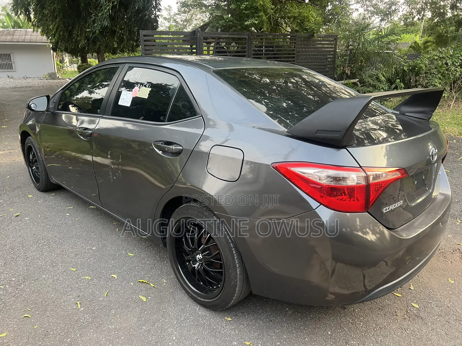 Toyota Corolla LE ECO w/Package 1 4dr Sedan (1.8L 4cyl CVT) 2017 Gray