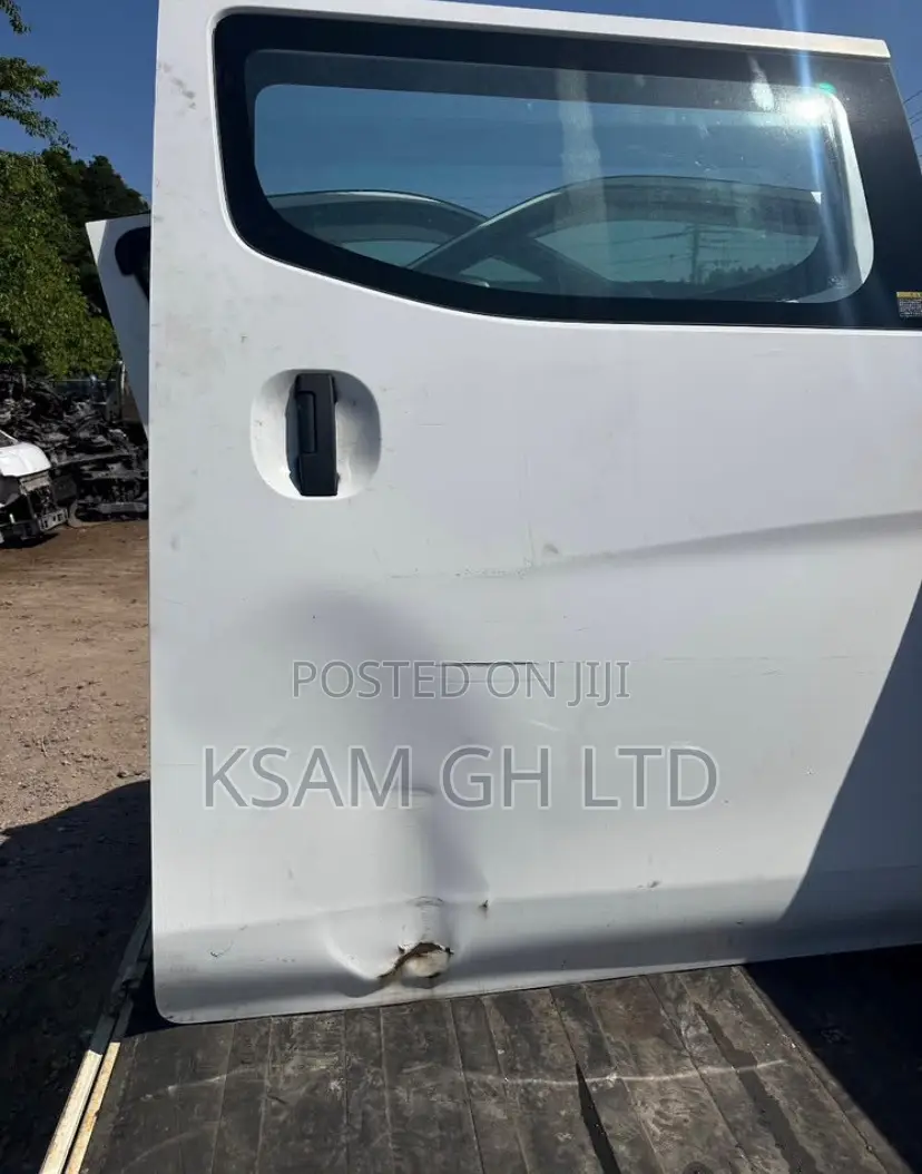 Nissan Caravan NV 350 Boot and Doors