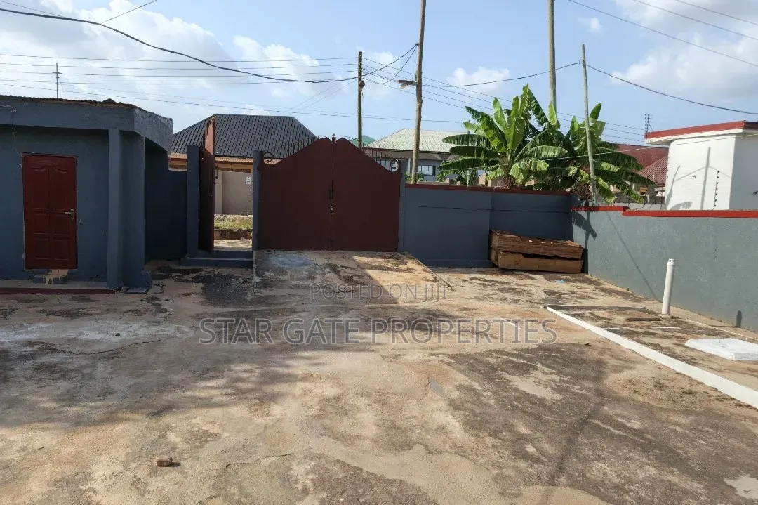 5bdrm House in Buokrom Estate (, Kumasi Metropolitan for rent