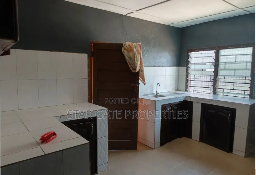 5bdrm House in Buokrom Estate (, Kumasi Metropolitan for rent