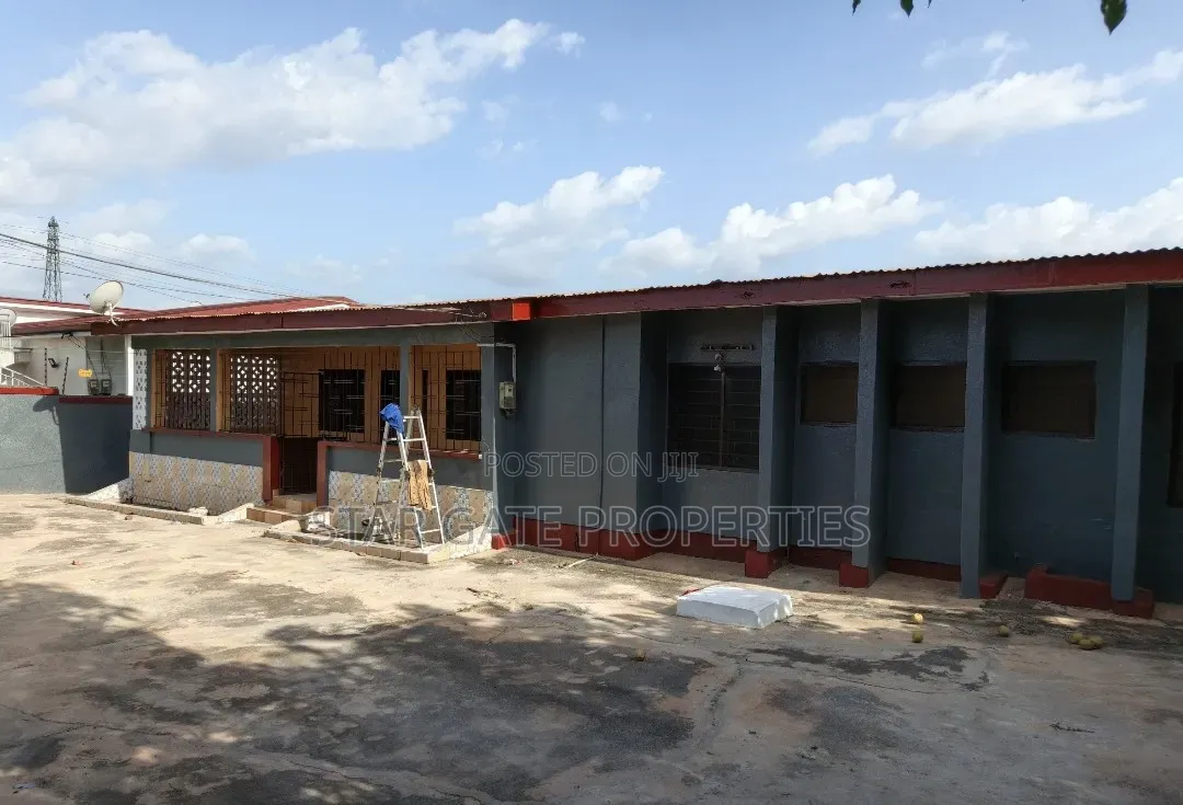 5bdrm House in Buokrom Estate (, Kumasi Metropolitan for rent