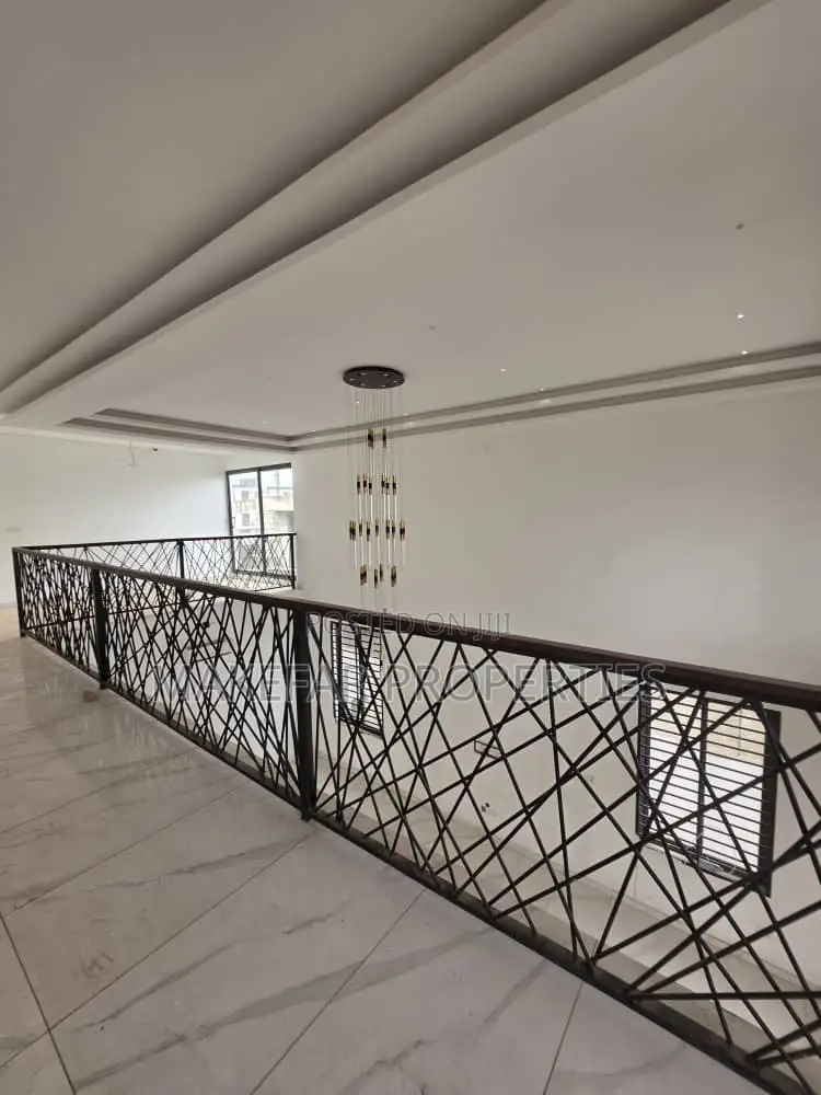 5bdrm House in East Legon for rent