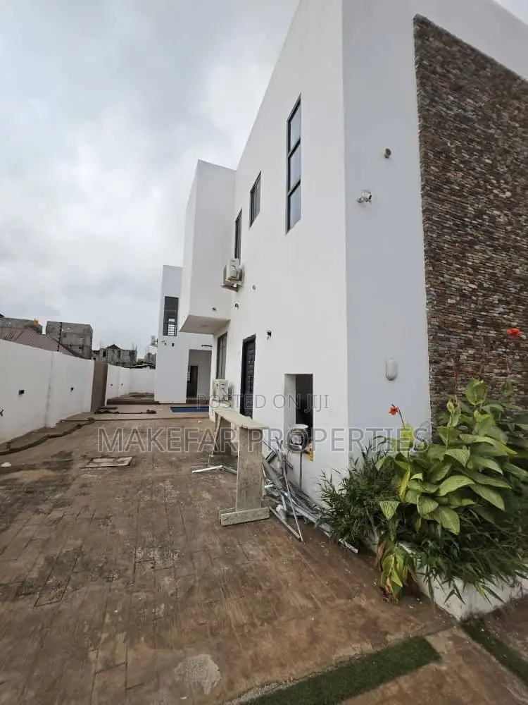 5bdrm House in East Legon for rent