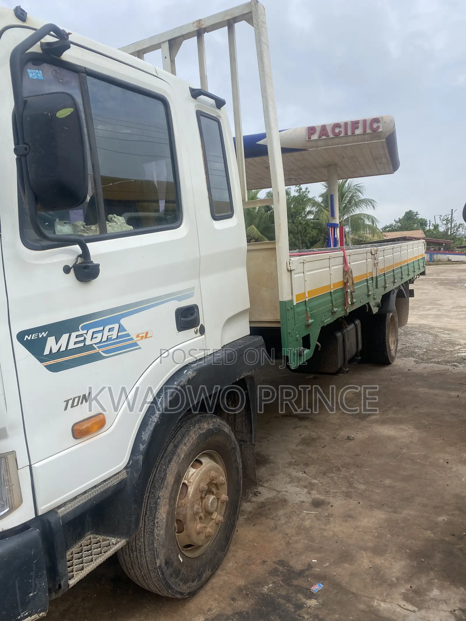Hyundai Universe 2018 White