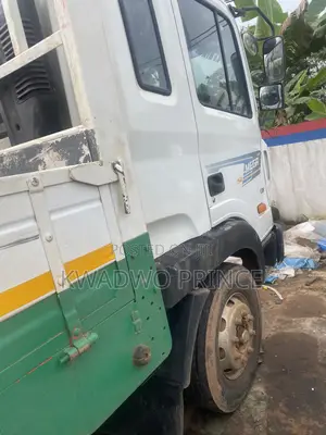 Hyundai Universe 2018 White