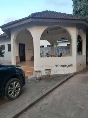 4bdrm House in Nthc Estate, Adenta for sale