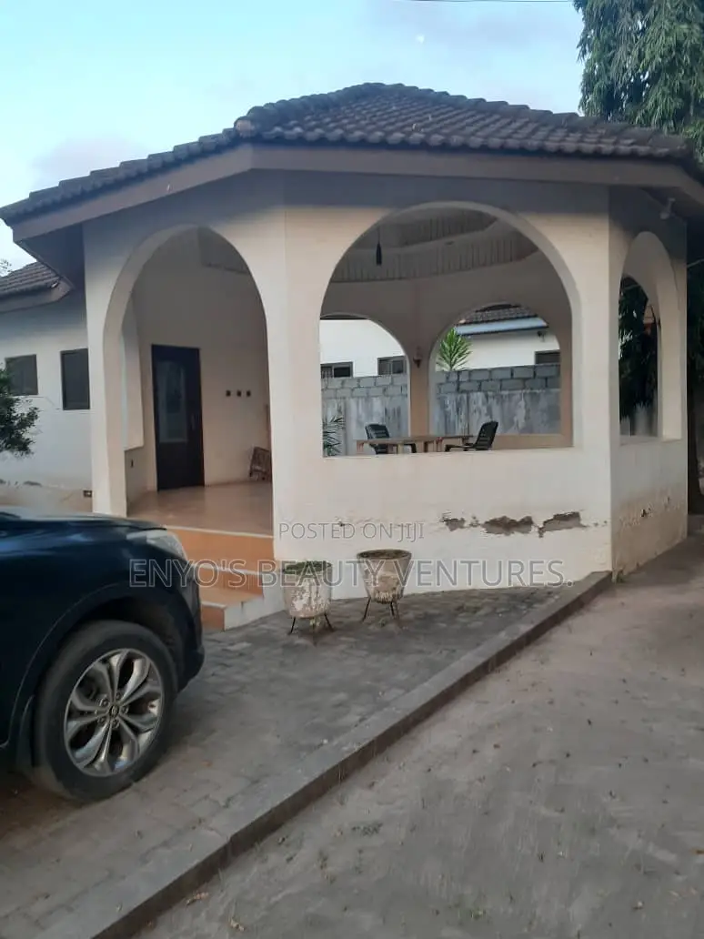 4bdrm House in Nthc Estate, Adenta for sale